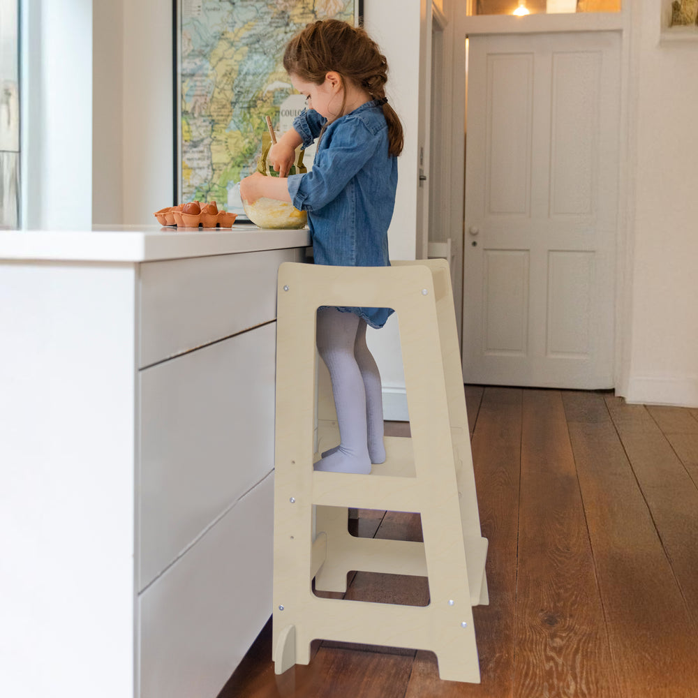 Unser Montessori Kleinkinderturm mit verstellbarer Stufe